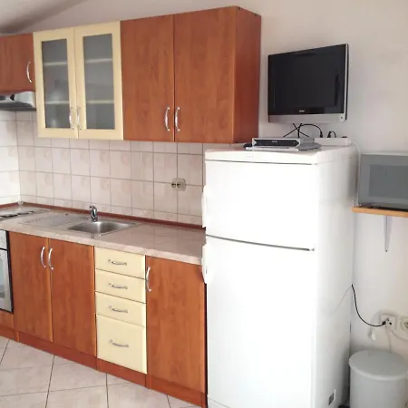 Apartment In Rtina/Zadar Riviera 8160 Ртина